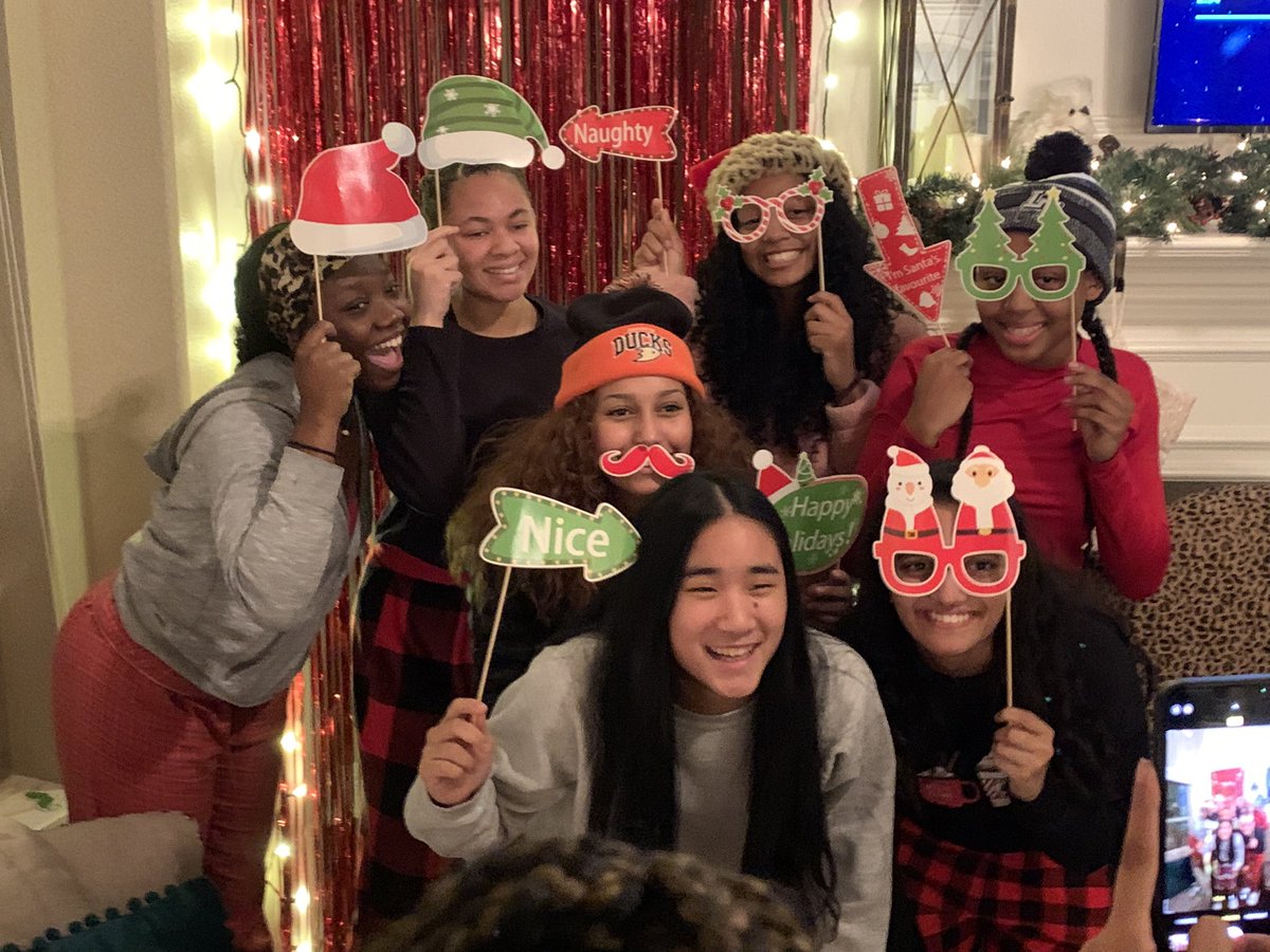 LT_girls_hoops's tweet photo. It was so much fun having the team over for a Christmas party! Never a dull moment with this group! We are excited about our game tomorrow!
#makehistory #randomgifts #giftingcannedcorn
@LebanonTrailHS https://t.co/v60OkSWcyd