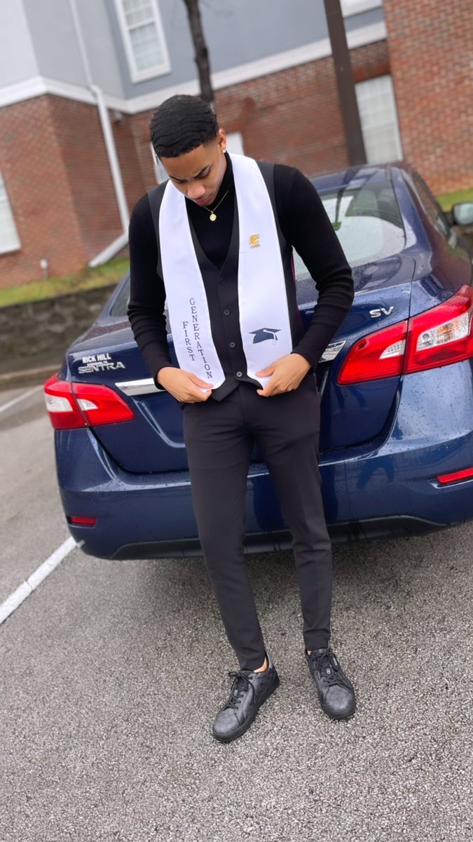 austinmeadows_'s tweet photo. beat the odds pitied against me.. first generation status. #UTCGrad21 https://t.co/yV8cPZgXla