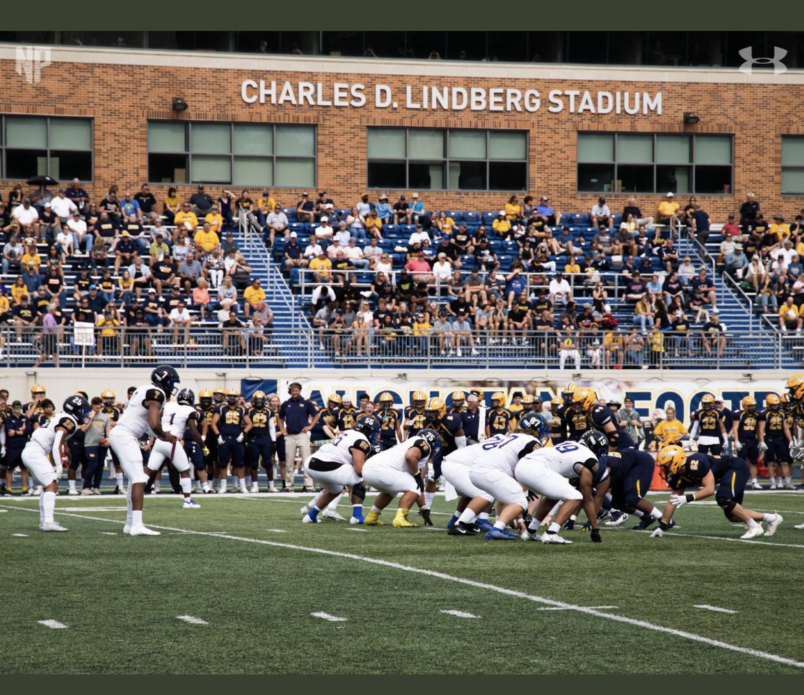 victorrmoore3's tweet photo. After a great conversation with @CoachRook I am excited and beyond blessed to receive an offer from North park university. 💛💙🤍 @CoachBigPete @SinqueTurner @Levi_bradley312 @PrepRedzoneIL @DeepDishFB @MikeFChen @BigLaw67 @CoachEPinedo https://t.co/YA0FuHB97y