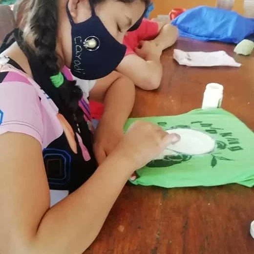 Rescatando la magia de la Navidad en la Unidad de Protección Integral, Upi 'Josefa Camejo', niñas y adolescentes con la colaboración de las Educadoras Comunitarias realizaron Decoración de Franelas con motivos navideños
@NicolasMaduro 
#TodosSomosIdenna 
#IdennaProtege