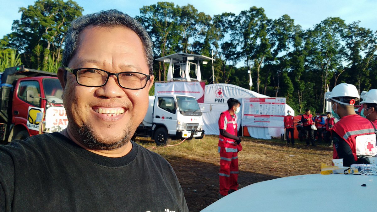 Pagi di Penanggal Candipuro... (14/12) mengantar relawan <a href="/pmi_kebumen/">PMI Kebumen</a> menuju Pos Lapangan Respon APG #Semeru