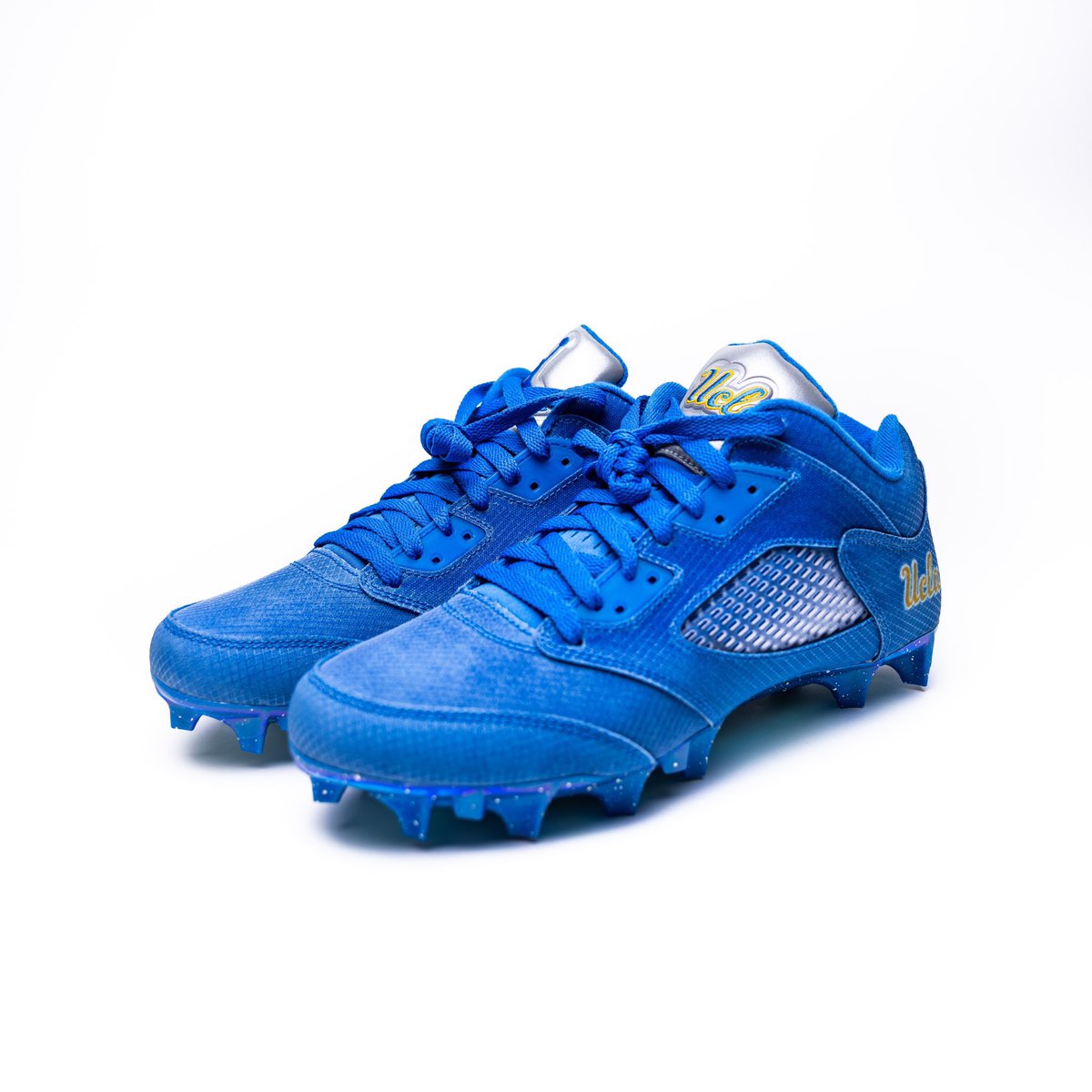 UCLAFootball unveils a new Jordan 5 PE cleat ?
