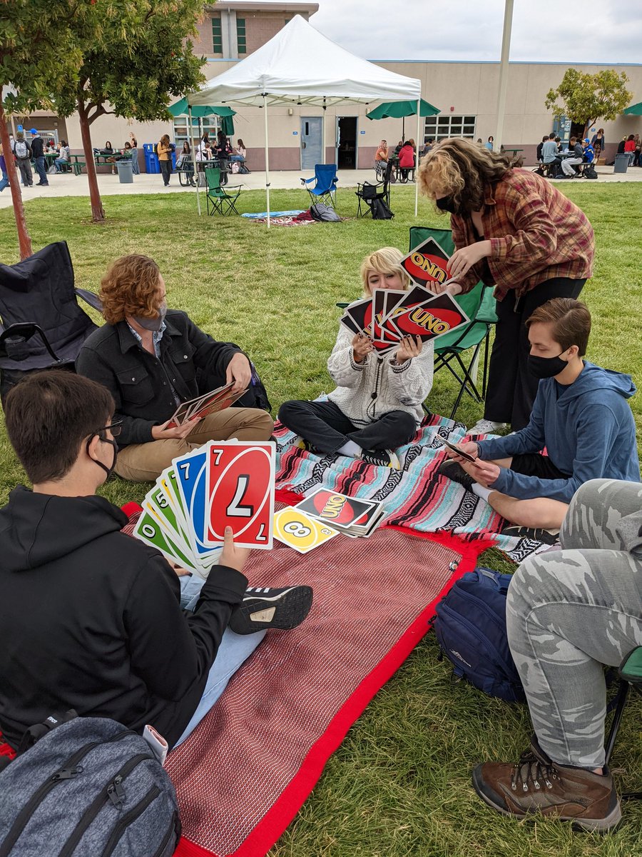MsAtkinsatMVHS's tweet photo. The last Beach Chair Monday of the term was a hit! We hope you stopped by for games, conversation, candy and handy final exam tips. :) https://t.co/NYnJ1miFOU