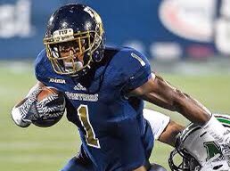 djenkins310's tweet photo. Blessed to be REOFFERED by Florida International University @HarrisNOFLYZONE @mnwbullsfootba1 @fanit_now https://t.co/4IjwENd6PV