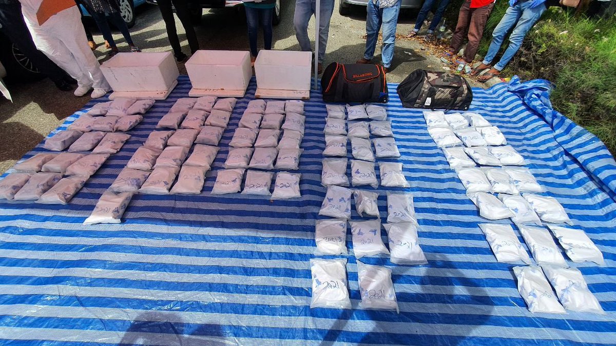 M_Hameedh's tweet photo. Our teams have successfully recovered additional 91 packets of narcotic drugs that are suspected to be heroin after really good policing work during the last 48 hours. This makes it a total of 119 packets with the 28 packets seized on Sunday night. Estimated weight is 119 kgs. https://t.co/oDOUxWre4w