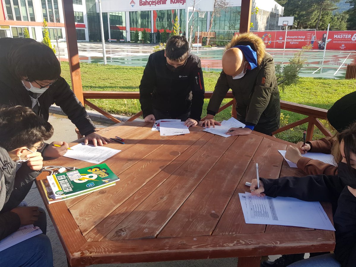 BK_Canakkale's tweet photo. 8.sınıf öğrencilerimizle, sınav algısını ve çevrelerinin bu konuda onlar üzerindeki etkisini değerlendirmek için bahçemizde 'Onlar Neler Söylüyor?' anketimizi uyguladık. 🎯 #KAREM https://t.co/I47x4wDIdW