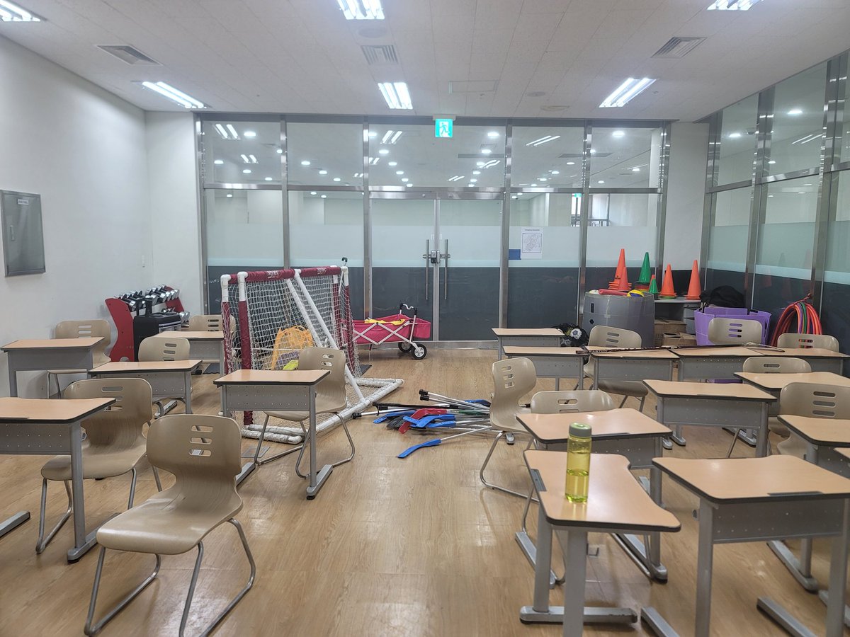 coachparmar's tweet image. Doing the best I can with what I got: fitness center, PE storage, health room, fitness club room, smash brothers video game club room! Big adjustment from before, but managing...sort of!

:)

#mysandbox #peteacher #becreative #lotsstillleftinthetank