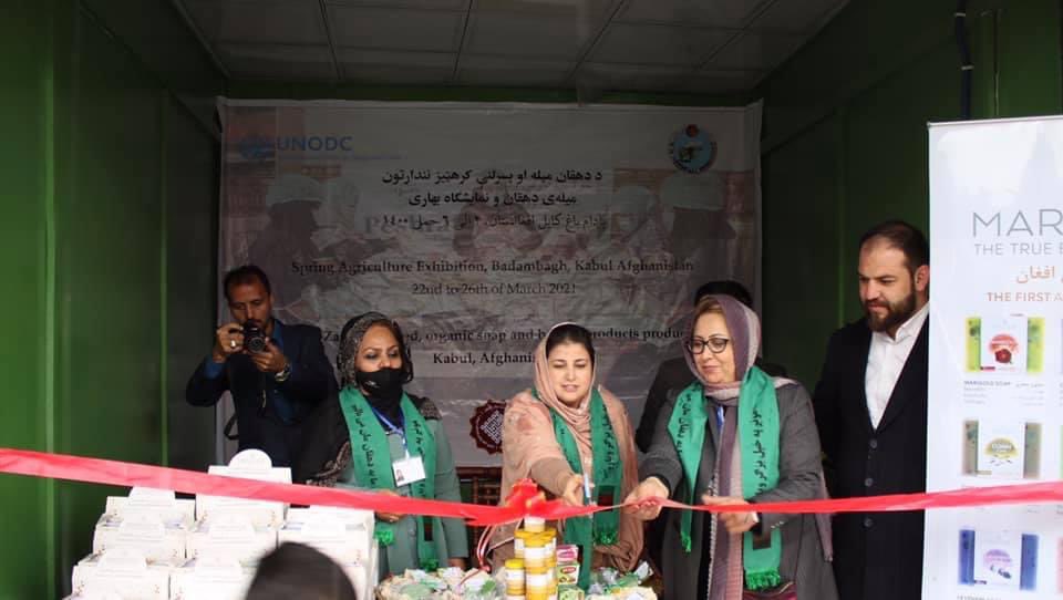 AWCCI2's tweet photo. One of them is Marghooba Safi the founder of Marghoob an organic beauty products company. She has not sold her products since August 2021 and we all have the responsibility to support her digital shop that can only be created if you donate to AWCCI’s project. https://t.co/jqhTwF2xHG