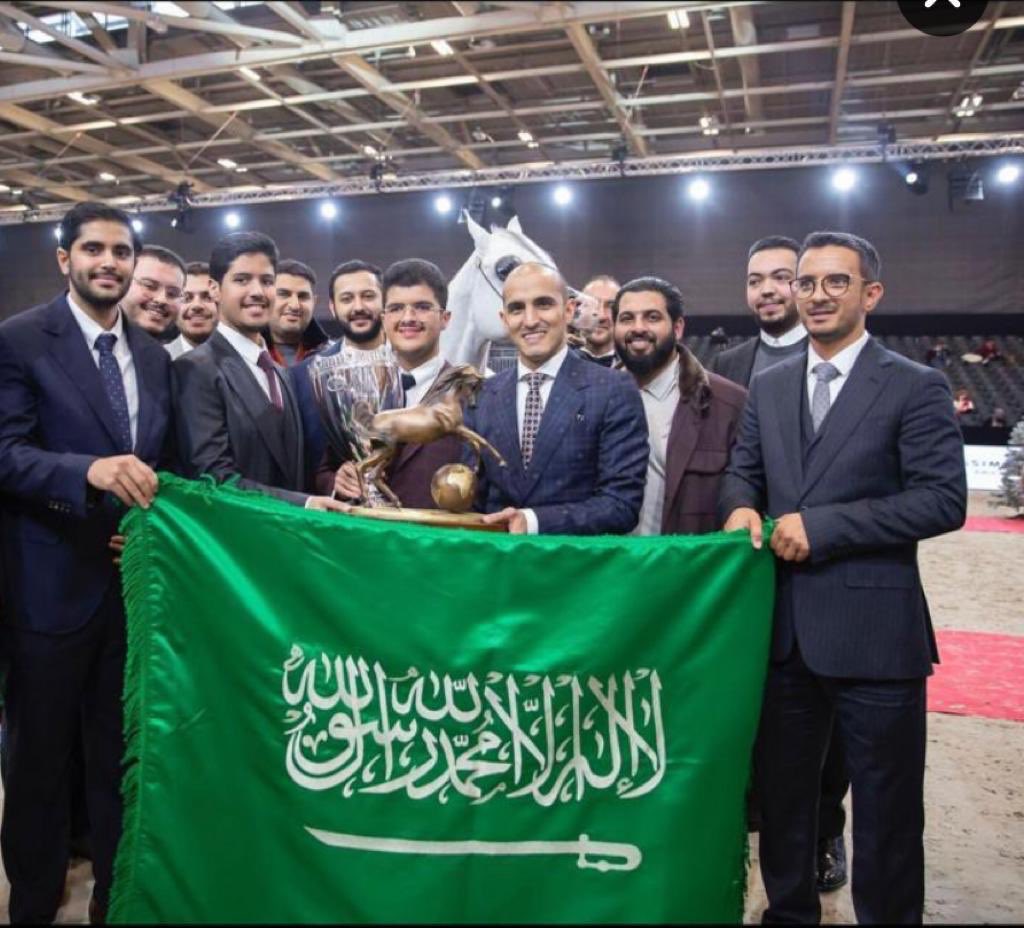 فازمربط أكمل لسموالأمير عبدالمجيدبن سلطان بكأس العالم للخيل العربية الأصيلةفي المنافسة الدوليةالتي أُقيمت في باريس مبروك للامير عبدالمجيدبن سلطان ولمديرأكمل فهدصالح الغفيلي تذكرني أباصالح بوالدك أخي صالح رحمه الله الذي نشأك على حب الفروسية(علمواأولادكم الرمايةوالسباحةوركوب الخيل)