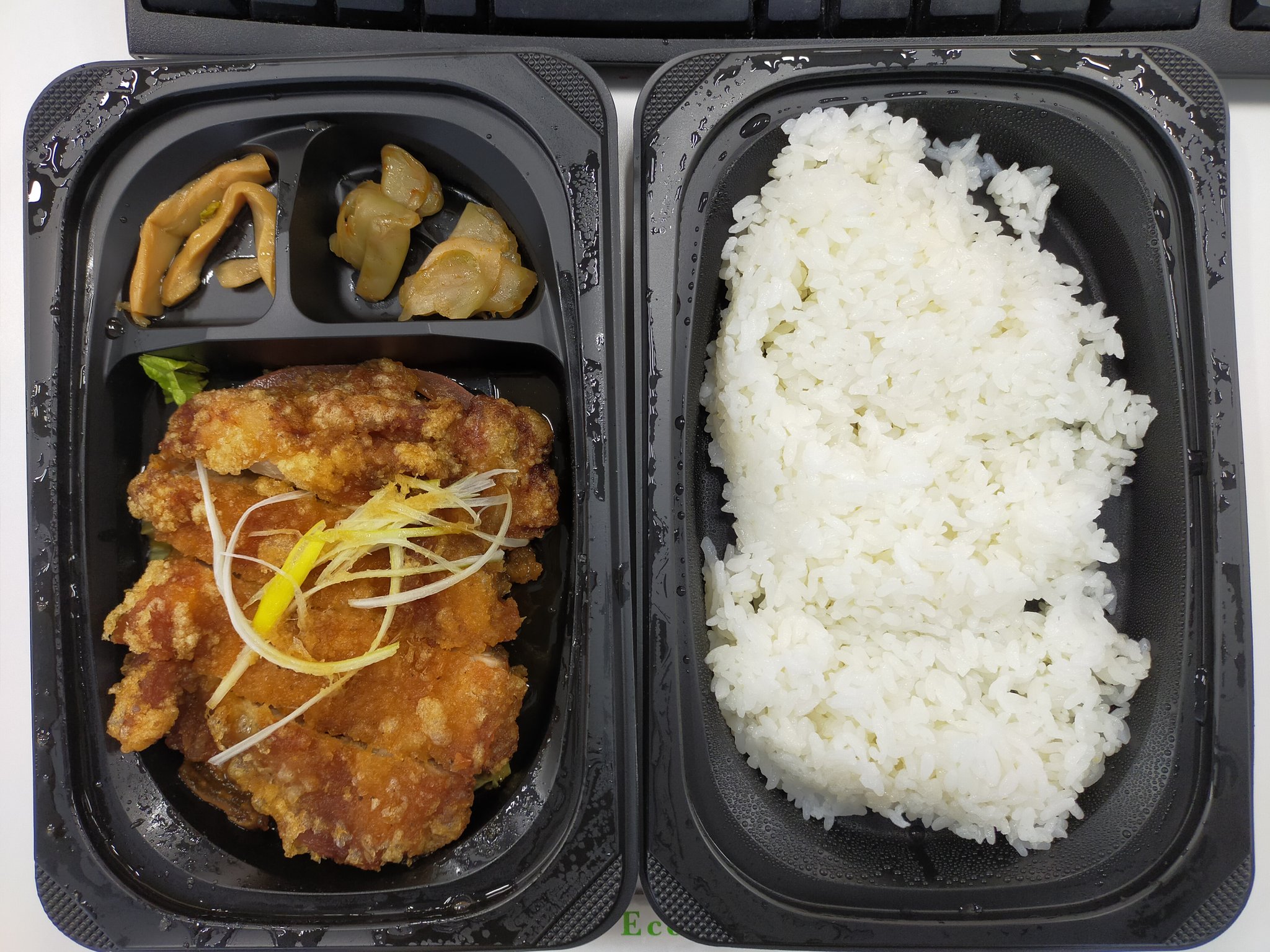 きりぼー 今日のお昼は会社でバーミヤンの 油淋鶏弁当 500円 寒いのでお弁当にしました 甘辛いタレが染みたカリカリジューシーな鶏唐揚げが最高に旨い ザーサイも食べますよ T Co Rkmllvth38 Twitter