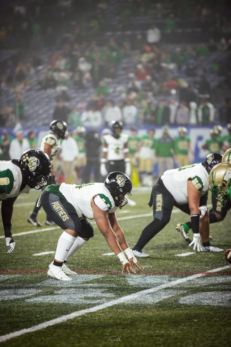 hudl.com/v/2GK1zL

Antonio Walker 
C/O 22 Defensive Tackle 
6”1 270
Langston Hughes High School 

antoniowalker2004@gmail.com

470-257-2168