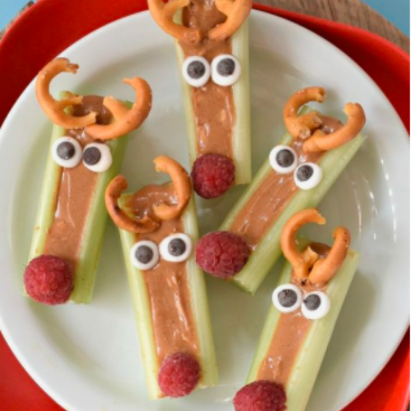 JimCaudillDMD's tweet photo. Make celery reindeer snacks by filling sections with peanut butter and adding pretzel stick antlers. Place a raspberry nose in the PB for a cute, #HealthySnack. 🦌#FoodForTeeth #HealthyFood
📷 Image from @Pinterest https://t.co/peloFBRH1Y