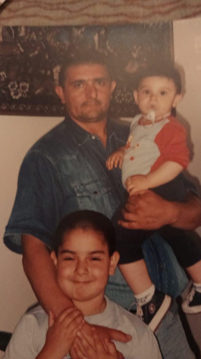 LuisTarifa10's tweet photo. Hola muy buenas noches soy el hijo mayor de Luis Eduardo Tarifa. Me toca comentarles que él ya no está más en esta vida, con tan solo 55 años nos dejo. Él no estaba enfermo solo que pasabamos una situación económica mala, él no se pudo jubilar y eso lo tenía mal… https://t.co/DnLc9WSzgE