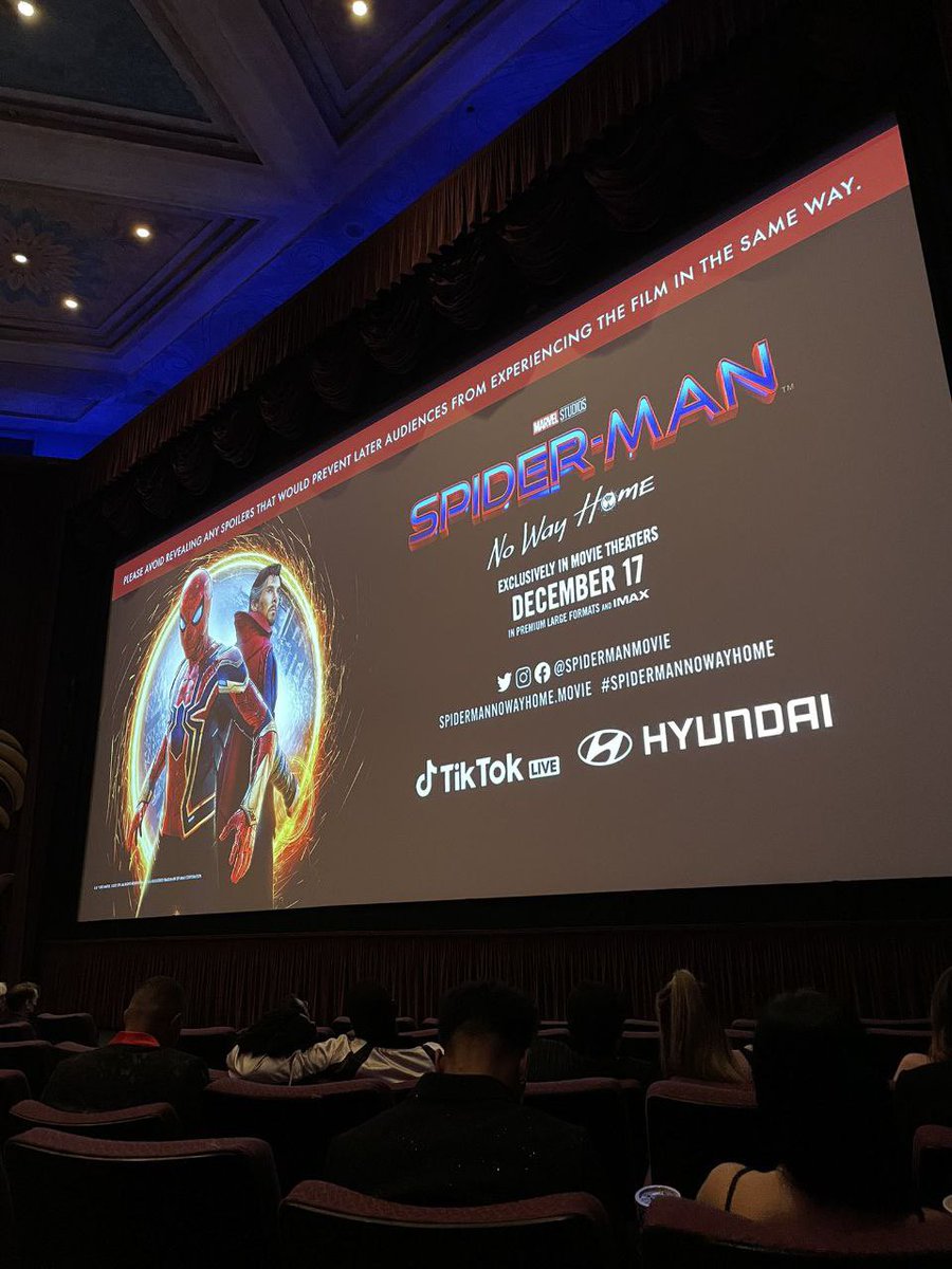 spideysnews's tweet photo. Inside the theater #SpiderManNoWayHome https://t.co/4Q4nsoRKmy