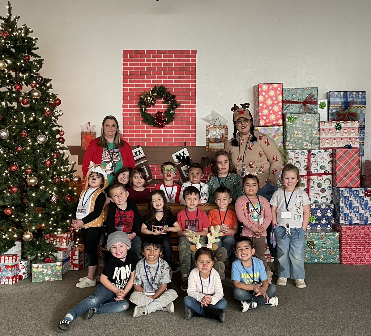 Making memories during this magical week of holiday learning. <a href="/emmaelem/">Emma Roberson Elementary School</a> <a href="/granburyisd/">Granbury ISD</a>