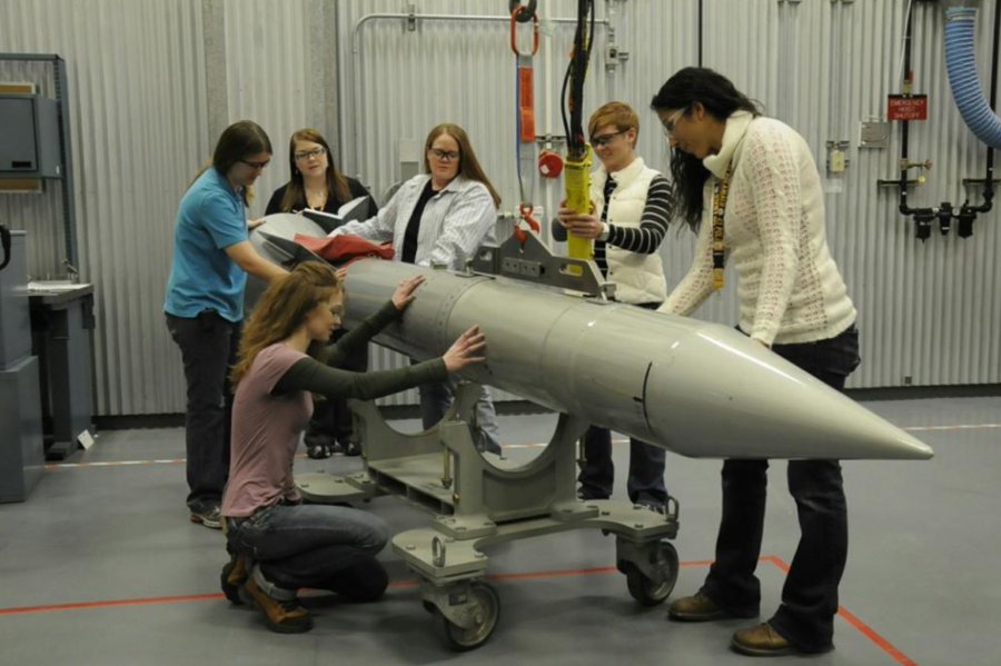 FGikM42XEAosgFq?format=jpg&name=900x900