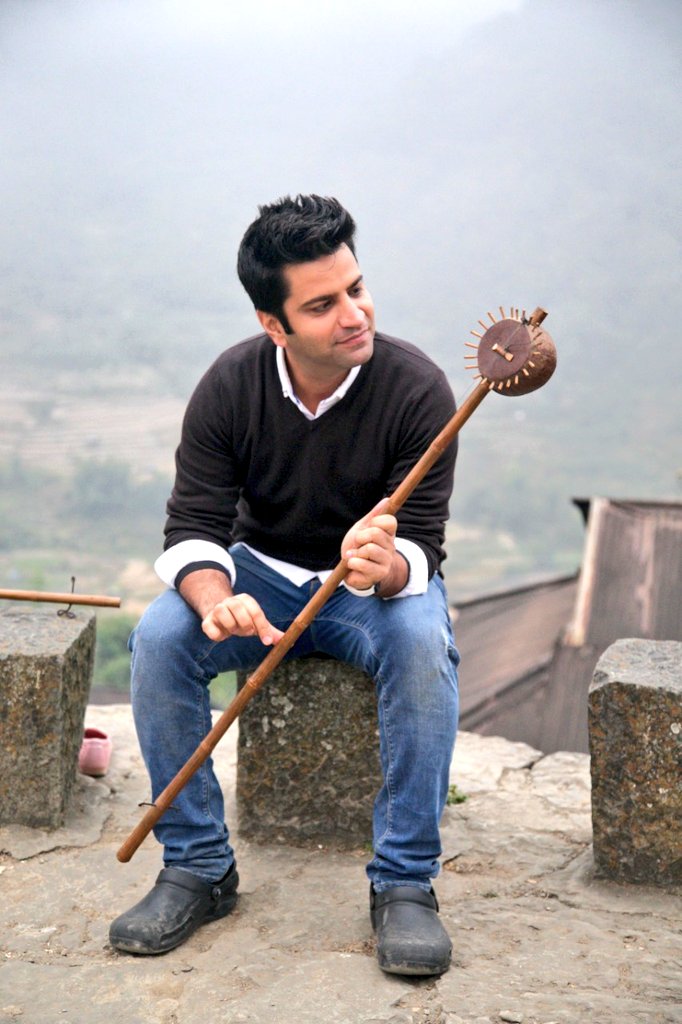 Travel holds a very special place in my heart. Not because of the food, people, or experience, but because of the endless memories you carry along. Here's me travelling back to the days where we could freely explore the food and traditions of India.  #TravelWithKunal #KunalKapur