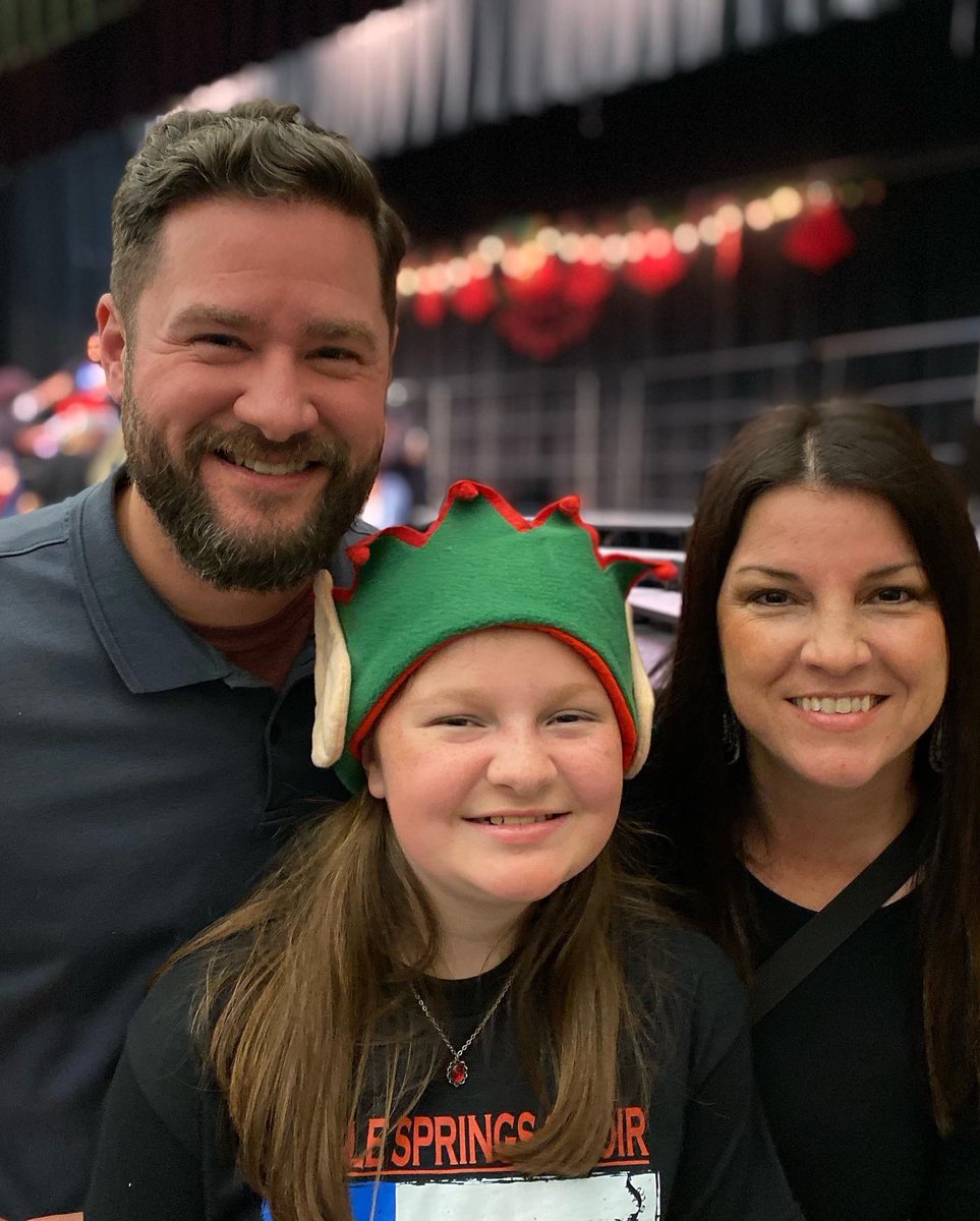 keabshire's tweet photo. Our Kinsley‘s first concert #queen #LifeInTheShire @HumbleISD_ESE https://t.co/D9MqHQ5ls1