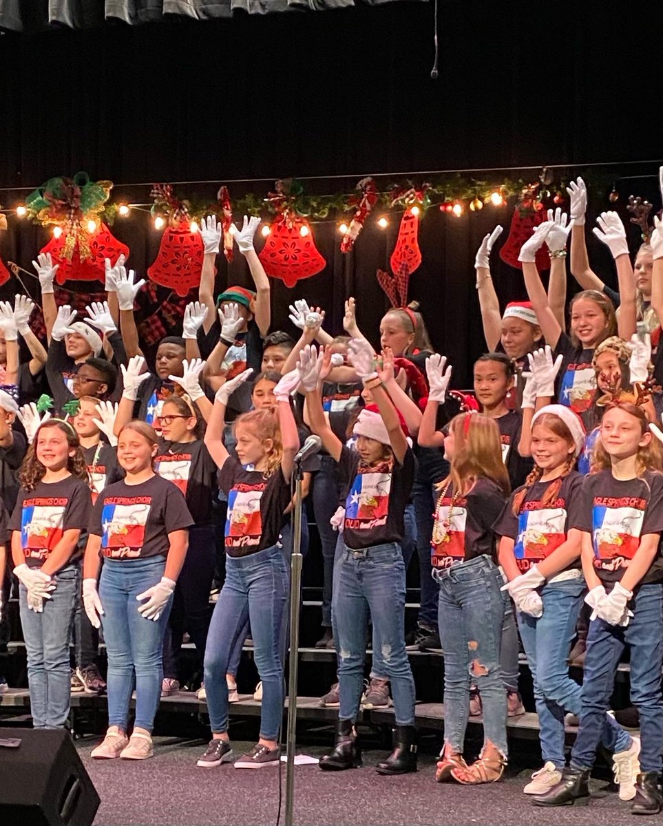 keabshire's tweet photo. Our Kinsley‘s first concert #queen #LifeInTheShire @HumbleISD_ESE https://t.co/D9MqHQ5ls1