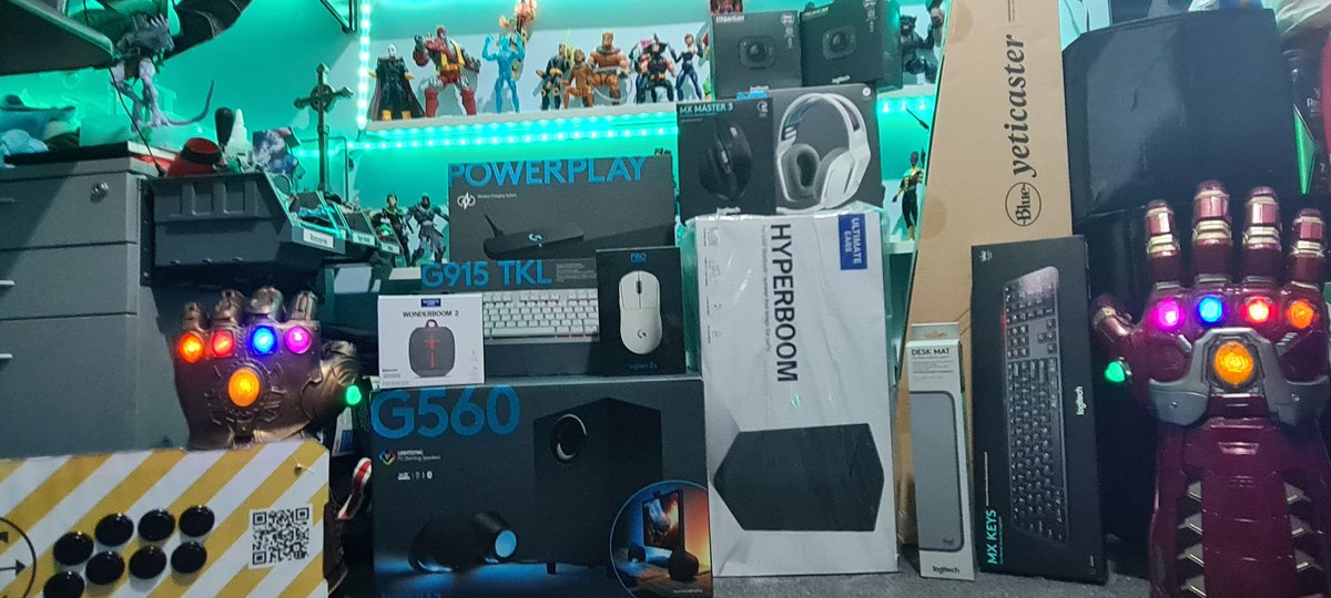 bloodysamoan's tweet photo. Picked up my prizes from the @LogitechG_ANZ #QuestForTheBest competition 🤙🏾
Looks like my setup is getting some upgrades! 🤣🤣🤣
The setup: https://t.co/st4zWnKR6P
#LogitechAmbassador https://t.co/aKK2ujxzF1