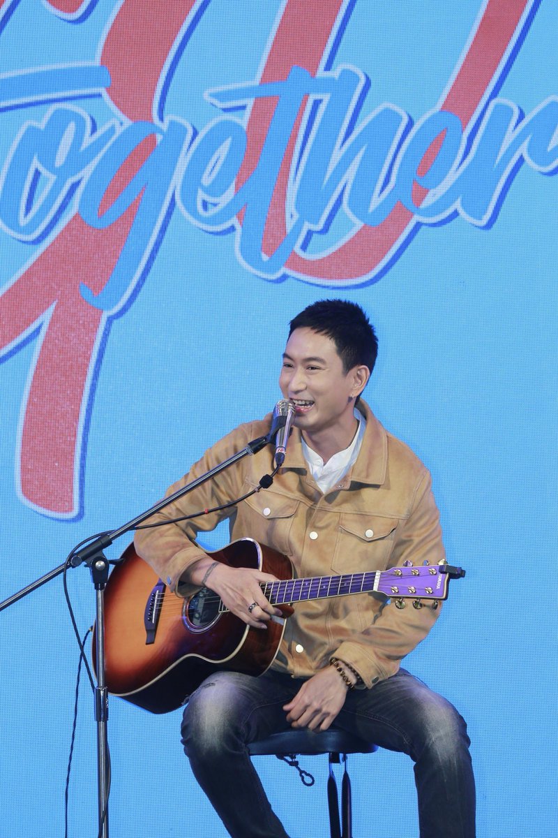 Praewdaily's tweet photo. สมกับเป็นศิลปินขวัญใจตัวจริงเสียจริงเลยสำหรับ แพท-วรยศ บุญทองนุ่ม หรือ แพท พาวเวอร์แพท เพราะนอกจากมาร่วมงาน PRAEW CHARITY 2021 "GO TOGETHER" งานบุญดีๆ ของ นิตยสารแพรว โดยไม่เอาค่าตัวแล้ว แด๊ดดี้แพทยังนำเงินส่วนตัวเพื่อสมทบทุน โครงการแพรวแชริตี้ https://t.co/2teGYMIoSh