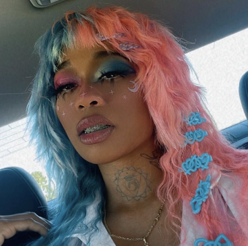 TiaCorineHub's tweet photo. @TiaCorine serving cotton candy @RollingLoud LA 💖💙 https://t.co/LRdVU9zWVS
