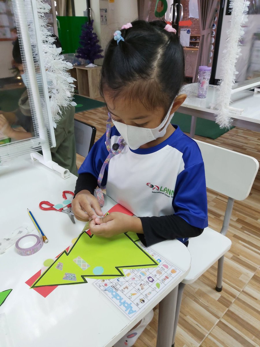 LannaSchool's tweet photo. #LANNA Early Years students are back to onsite learning! Right before holidays, they are enjoying the festive atmosphere and engaging activities, including science, maths, and literacy. https://t.co/wNTQ50gUZa