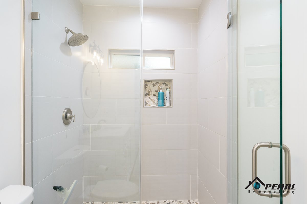 pearlremodeling's tweet image. Who says ADUs are too tiny? 🏡 This ADU has everything you need, just like a house! This ADU has 2 bedrooms, a bathroom, laundry section, kitchenette, living room, and closet. #tinyhome #tinyhomeliving #tinyhomedesign #adu #tinyhomeideas #smallhome #pearlremodeling #socal