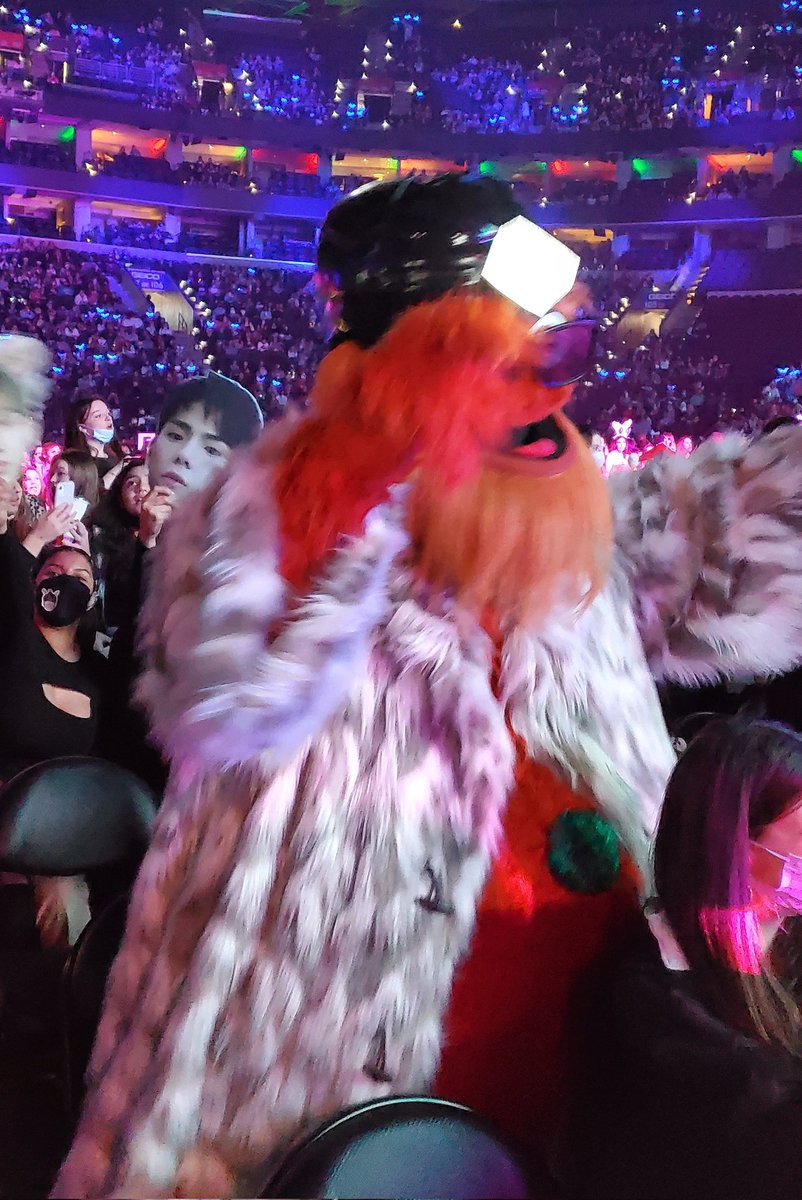 BtsWoongi's tweet photo. @GrittyNHL from the @NHLFlyers is clearly a @OfficialMonstaX #MONSTA_X #Monbebe because he was enjoying my Moondongie! Thanks @IHRJingleBall for bringing @OfficialMonstaX again! I've missed them so much!! Blurry becausw Gritty was having too much fun lmao! https://t.co/auFGTCfGOi