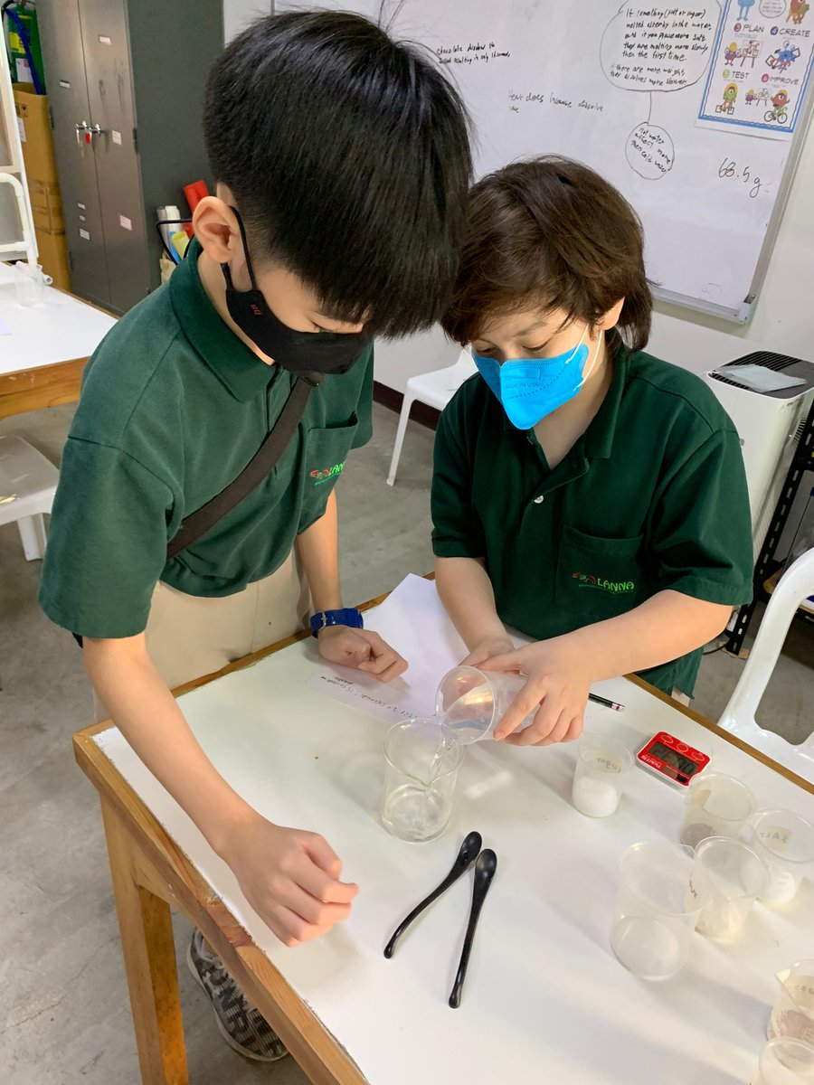 LannaSchool's tweet photo. #LANNA Year 6 students are straight in the lab on our return to school as we investigate how water temperature affects the speed of dissolving. Control variables, independent variables, dependent variables… and a whole lot of fun as part of our IPC unit "Making New Materials." https://t.co/v7wzrYyE25