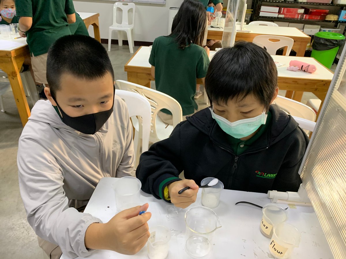 LannaSchool's tweet photo. #LANNA Year 6 students are straight in the lab on our return to school as we investigate how water temperature affects the speed of dissolving. Control variables, independent variables, dependent variables… and a whole lot of fun as part of our IPC unit "Making New Materials." https://t.co/v7wzrYyE25