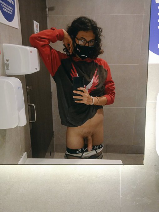 1 pic. kfc bathroom pics amirite xD

#twink #gay https://t.co/2iyKH2ueIA