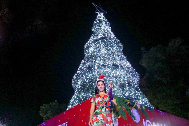 johanitakenpo's tweet photo. #14Dic Al ritmo de la Gaita encendimos el árbol de navidad en nuestra hermosa plaza Santiago Mariño para que nuestro pueblo disfrute de este ambiente durante la época decembrina. Una vez más, envío mis buenos deseos en esta navidad a las familias mariñenses #YoMeVacuno https://t.co/Pg42cLcfyL