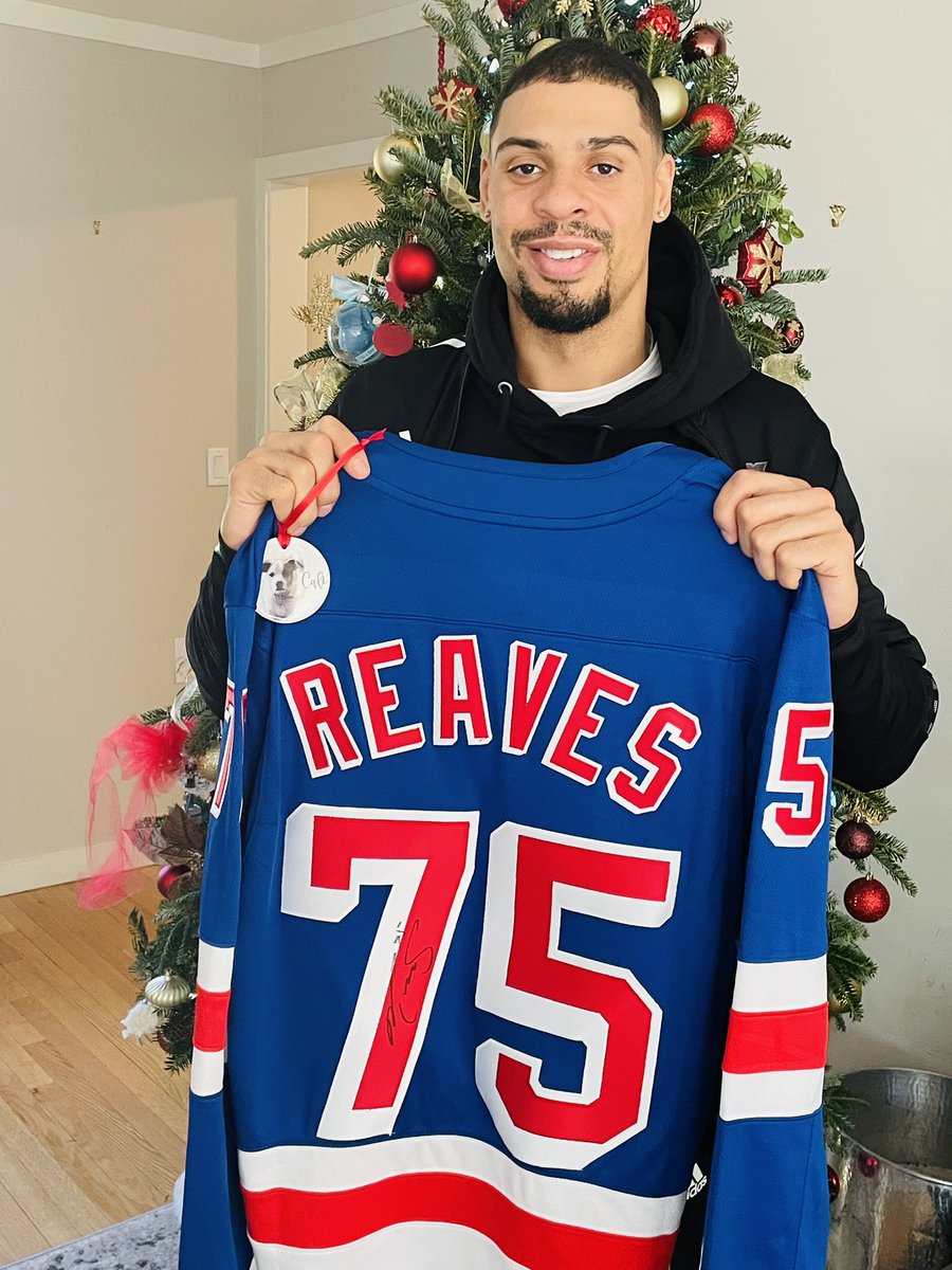 Santa’s reindeer don’t need a save, but your $15 donation to <a href="/A4A_org/">Athletes For Animals</a> this holiday season gets you 2 entries to WIN my autographed <a href="/NYRangers/">New York Rangers</a> jersey &amp; will help save lots of homeless pets in need. athletesforanimals.org/support-us/ #jollyjerseyraffle ends 12/15 NOON CST