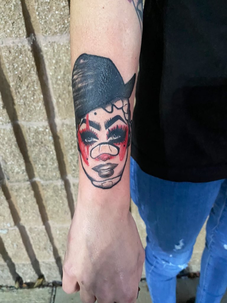 emkriegart's tweet photo. I got to tattoo my drawing of  @CrystalMethyd on one of my favorite clients today 💚
#tattoo #tattooapprentice #crystalmethyd https://t.co/T0oSFrCJX5