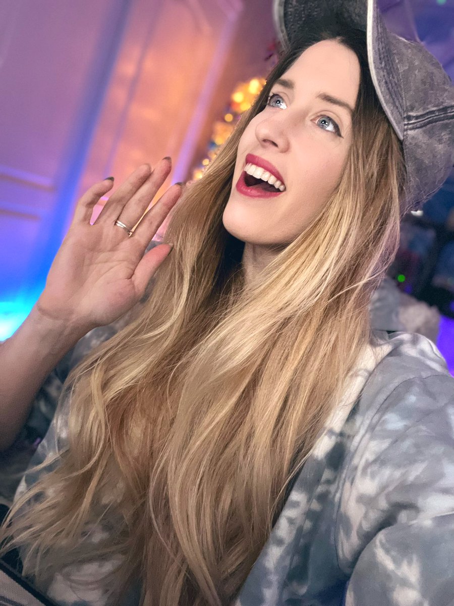 EverythingAli_'s tweet photo. When you start your stream

vs.

When your Cox internet goes out 3 minutes in…. https://t.co/biPukWVXrn
