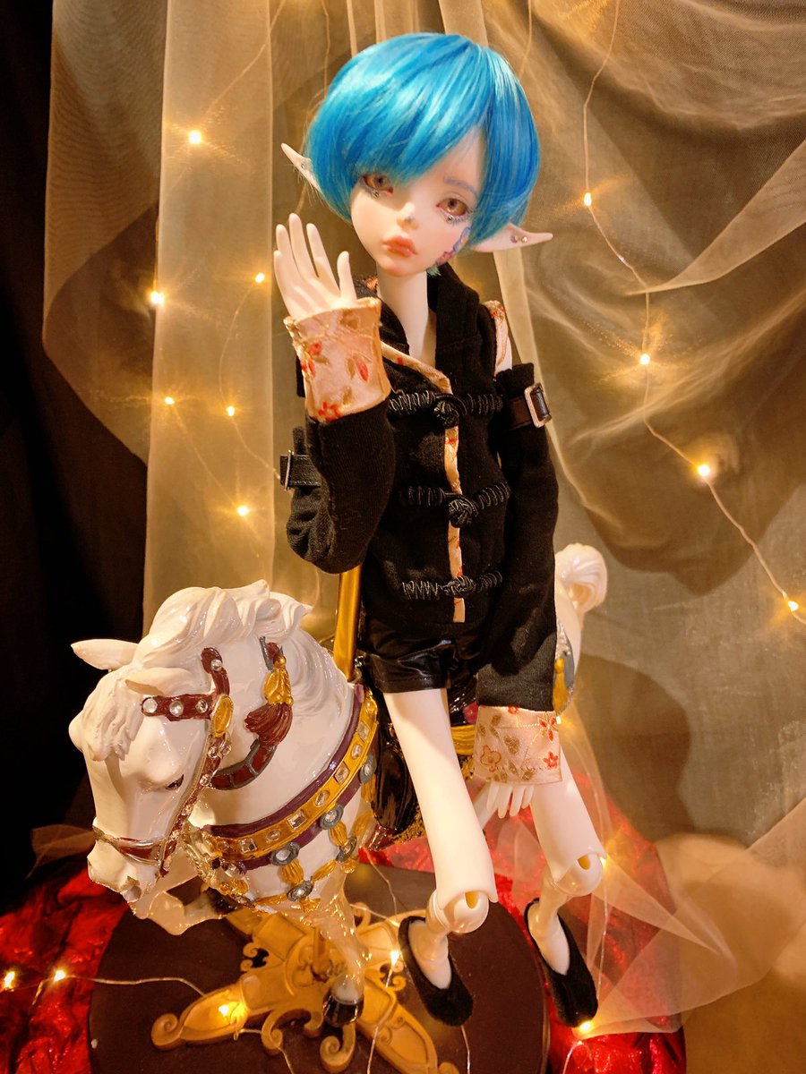 _iRoRo_doll's tweet photo. 素敵な洋服を着て、ようやく御披露目✨
dollchateau alvaの天泣(ﾃﾅ)くんです。
セルちゃんの住む森の奥深くに居る物知り🐌くん。誰かと関わるのは苦手だけれど、実は寂しがり屋さんの男の子
これからよろしくお願いします(*´꒳`*)
好きを詰め込みに詰め込んだ自メイクです💄
#dollchateau #dcdoll https://t.co/9rKqzVOOPI