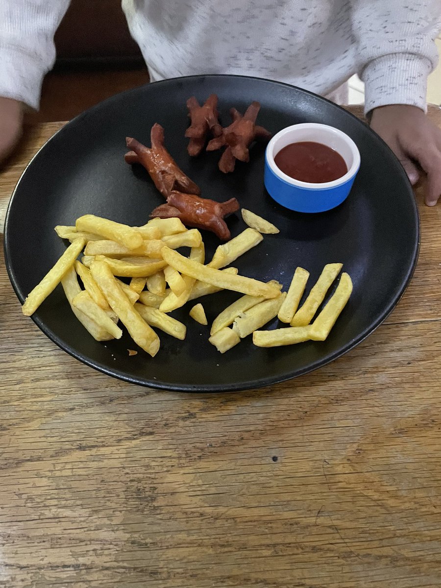 robinfeb8's tweet photo. @SpurRestaurant @MyDayInYourLife so this is what they plating at spur out in Longbeach. I’ve been to many spurs all over and this is by far the least amount of food I’ve ever seen on my kids plate. Spoke to manager and he said this is his normal serving. @MichiganSpur https://t.co/3hpIB7yKsK