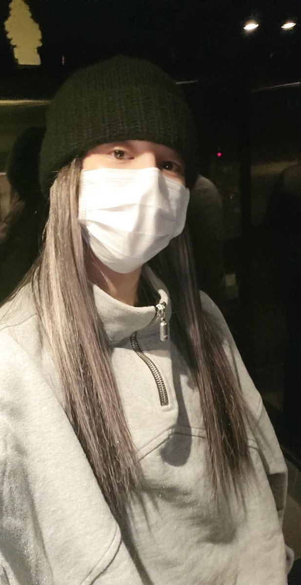 venuspjmx's tweet photo. Ay Jimin keşke saçlarını böyle uzatsan da atkuyruğu ya da topuz yapsan sana çok yakışır https://t.co/4mNQwPjty2
