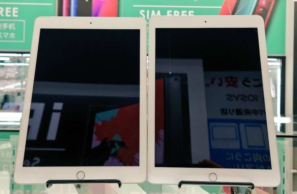 iosys_official's tweet photo. ☆神売御礼☆
iPad 2017 Wi-Fi+Cellular 32GB A1823
SIMロック解除み 中古A/B/C各種
お値段 税込23,800〜27,800円
先月販売数約300台のド安定人気の林檎板!!
⏬商品ページ⏬
https://t.co/tsgSXV9DYU
売り切れ寸前だったのでツイート止めてたんですが、在庫増えましたよん♪
#イオシス #iPad2017 https://t.co/CiPOSLYfBB