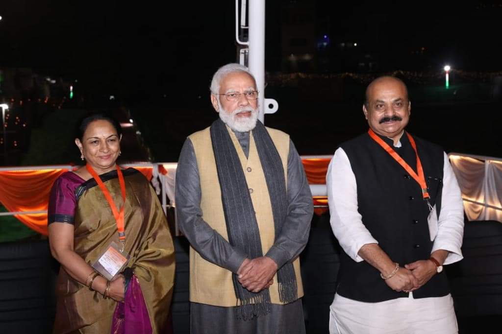 BSBommai's tweet photo. Feeling proud and humbled to have met our PM @narendramodi ji with family on the occassion of such a grand celebration in Varanasi.

Truly inspiring to see the change he has been able to bring about in Kashi &amp; the way he works is truly something all of us should emulate. https://t.co/ntFlccEJyH