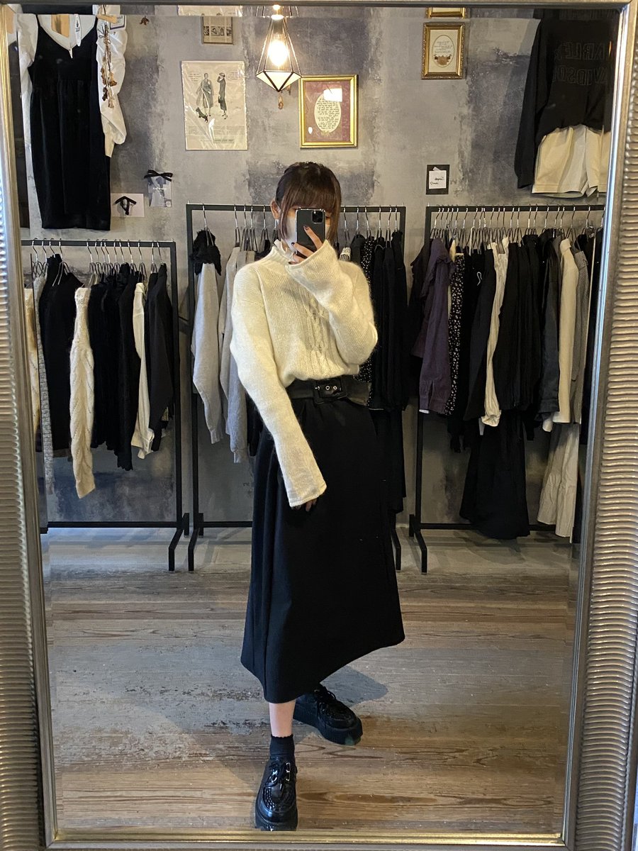 anmna__'s tweet photo. 本日もご来店ありがとうございました🥀

店頭のおすすめアイテムでコーディネートを組みました！

是非店頭にてご覧くださいませ♥ https://t.co/YtefFZqAG7