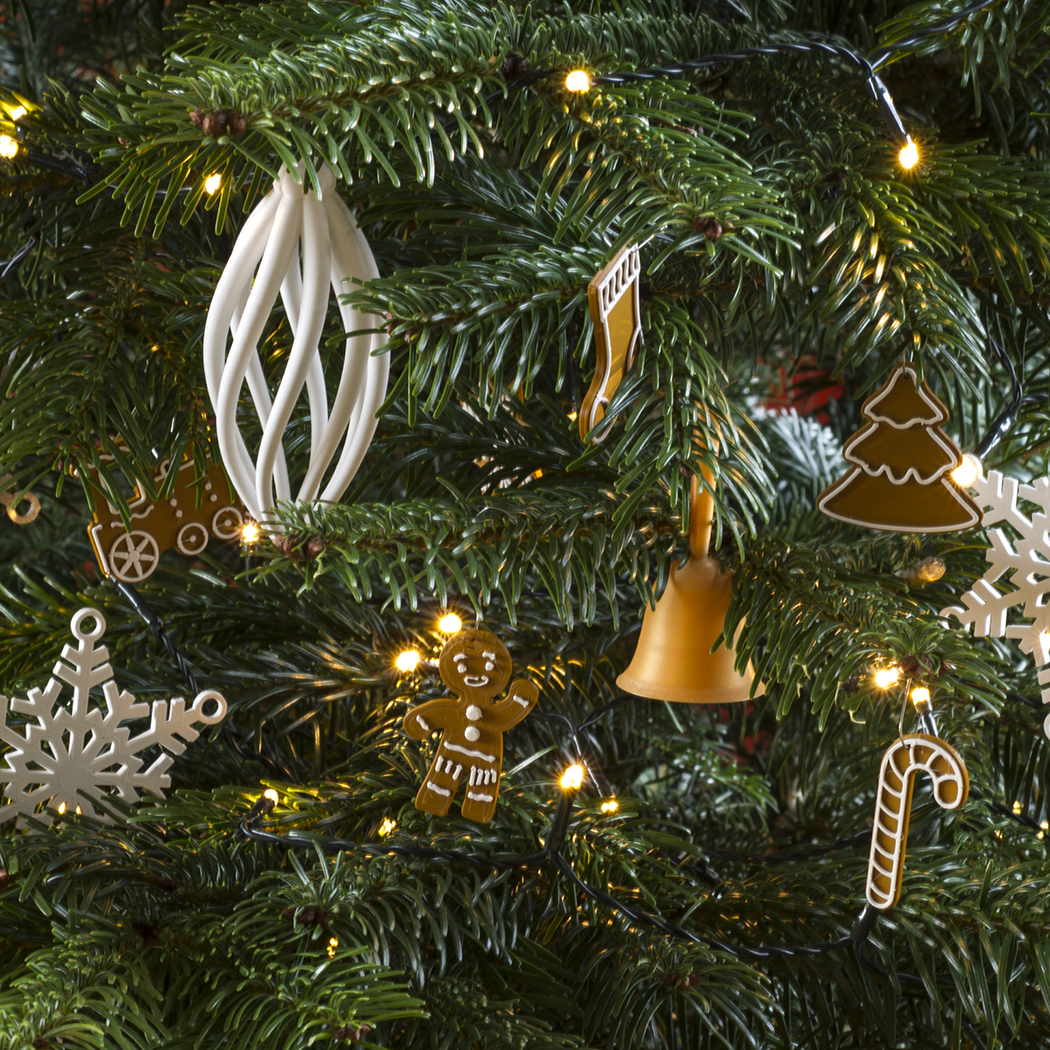 It's the most wonderful time of the year... 🎵 🎄 Kerst staat voor de deur! Print eenvoudig zelf eigen kerstballen en -geschenken met nieuw filament! Kies voor glitter PLA of filament in feestelijke kleuren. ➡️ bit.ly/3dQDeXy