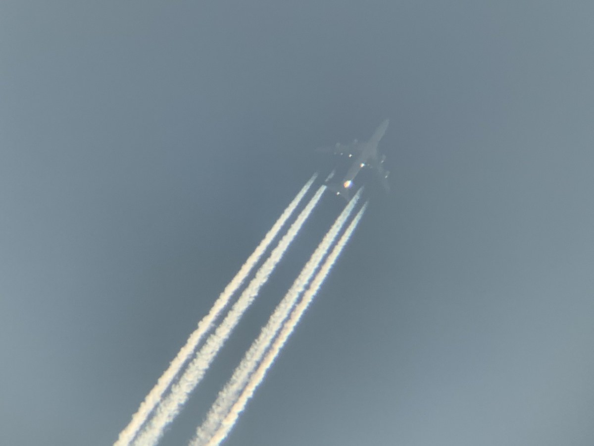 767_TAK's tweet photo. 2020.8/30. LGT8807 Longtail Aviation Boeing 747-467(F) VQ-BWS アンカレッジから来たバミューダの航空会社　長い飛行機雲が出て、高度は43000ftを通過　この日は1機しか飛んでいないので激レアでした。　#LGT8807 #LongtailAviation #LongtailAviation747 #VQBWS #上空通過　#43000ft #激レア https://t.co/jSoriTQxV2