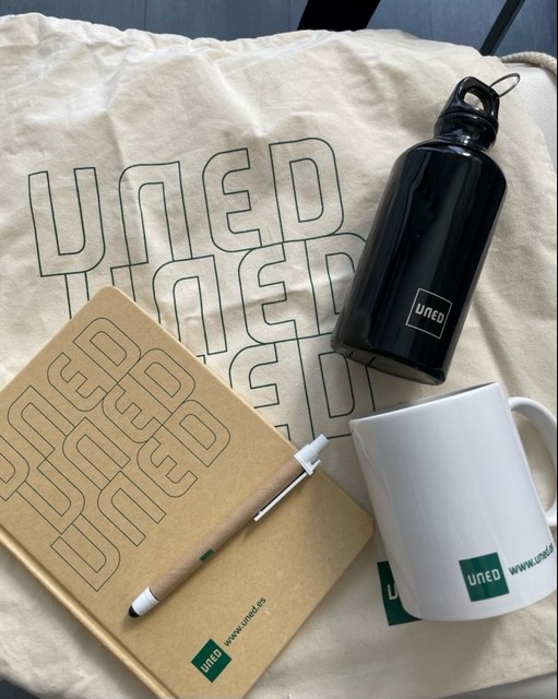 COIEUNED's tweet photo. #Sorteo del Kit de Merchandising @UNED . Gracias a todos por participar de la encuesta del @COIEUNED https://t.co/J0hxZFbr69