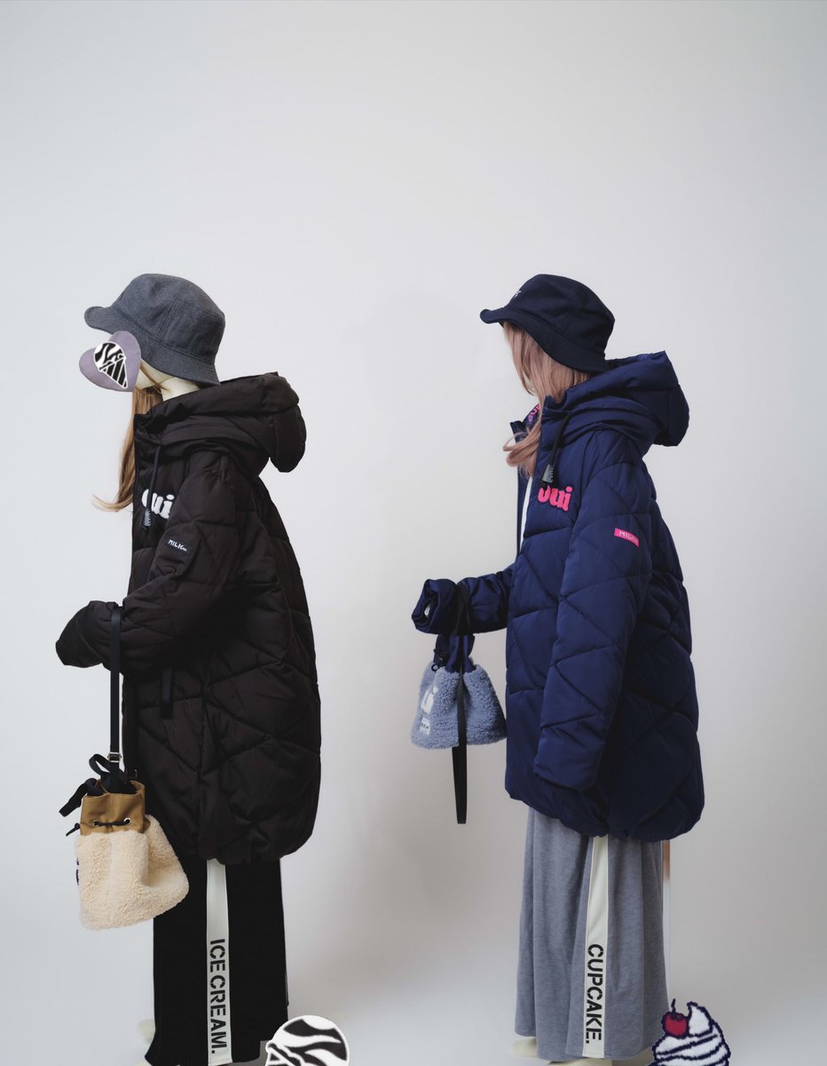 アーム部分のMILKFED.ネームはネイビーはPINK💕ブラックのショートがRED♥️ロングがBLACK🖤男性でも着れますか？と質問がありましたがオーバーサイジングなのでぜんぜん着れますよー🙆‍♂️むしろおすすめ

houseoftmy.com