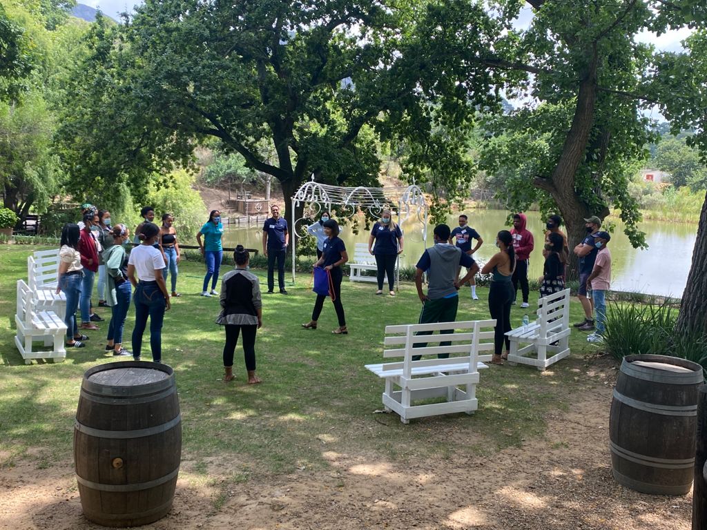 sbafrikaans's tweet photo. ‘n Groep matrikulante wat die afgelope vier jaar deel is van die Stigting vir Bemagtiging deur Afrikaans (SBA) se Toekomsprojek, het vandag by ñ lewensvaardigheid slypskool oor entrepreneurskap en finansiële geletterdheid geleer. #SigbaarAfrikaans #SBA #Toekoms #Matrieks https://t.co/1AzlCkGO64