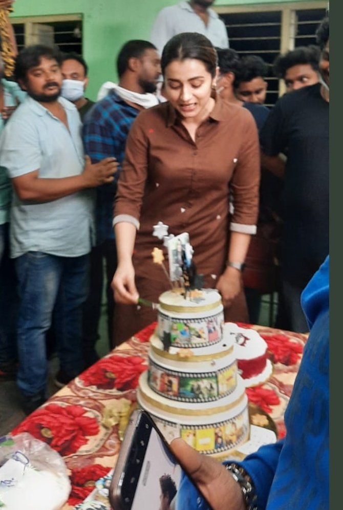 FGj6hYwXoAIcVcL?format=jpg&name=medium