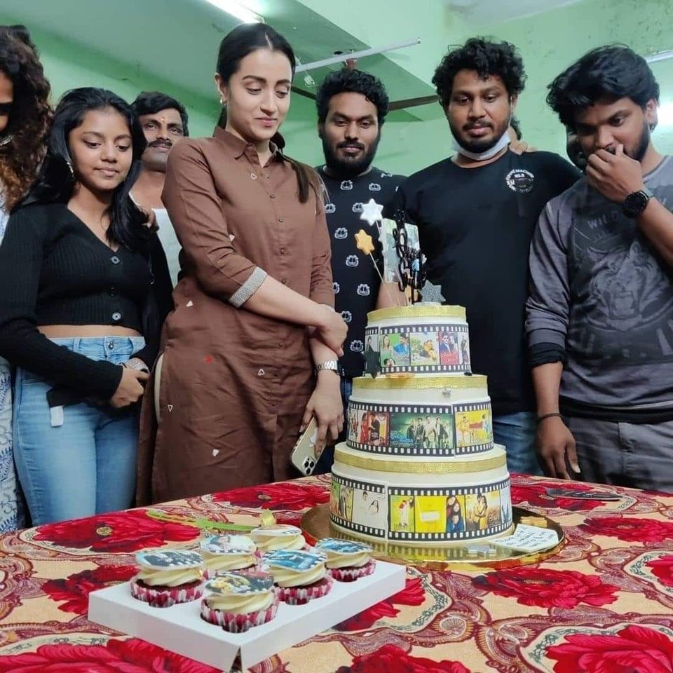 FGj6twmVcAA9yHt?format=jpg&name=medium