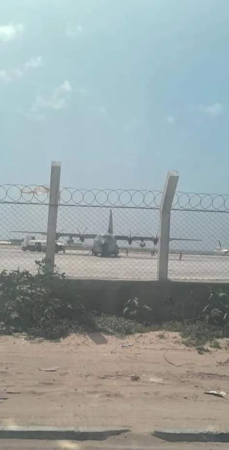 DirirKaamil's tweet photo. Hundreds of Eritrean-trained troops have landed in Mogadishu for the first time today. The Eritrean army has trained around 10,000 troops. https://t.co/dPY2P2M6aF